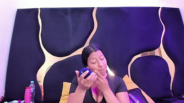 Vaneline2 online show from March 31, 7:36 pm