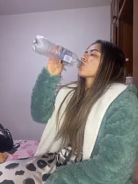  as una77 online show from March 25, 5:00 am