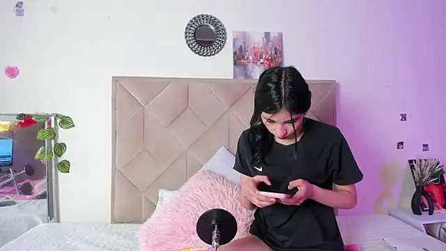Chloe Miller 2 online show from June 25, 5:12 am