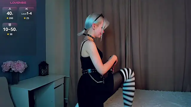 GoldenLenarz online show from April 6, 11:11 am