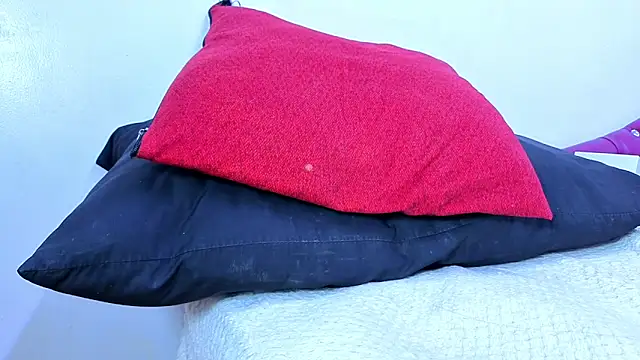 Snapshot of Julieta-Horny- chatting on February 19, 3:11 pm Julieta-Horny- online show from February 19, 3:11 pm