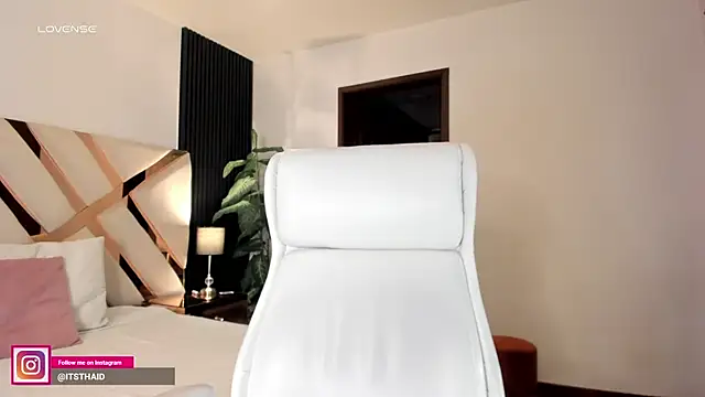 missthailand  online show from April 7, 10:23 pm