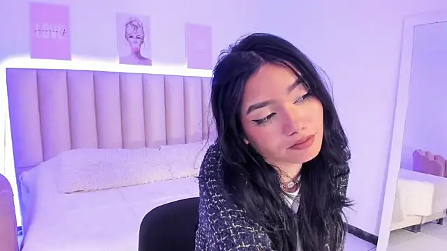 Mila jenner online show from February 5, 1:25 pm