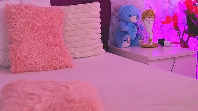 EllinaNuria online show from April 16, 5:08 am