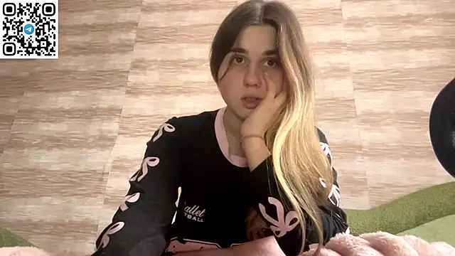 Snapshot of LovelySilk_63 chatting on February 19, 1:54 pm LovelySilk 63 online show from February 19, 1:54 pm