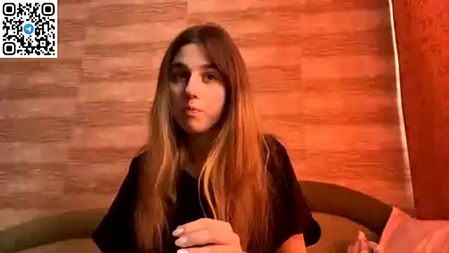 Snapshot of LovelySilk_63 chatting on February 21, 10:05 am LovelySilk 63 online show from February 21, 10:05 am