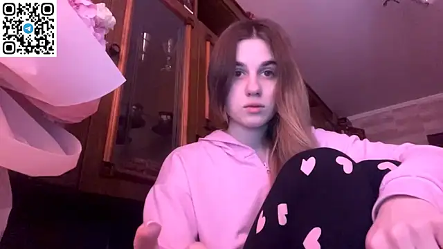 Snapshot of LovelySilk_63 chatting on February 17, 10:03 am LovelySilk 63 online show from February 17, 10:03 am