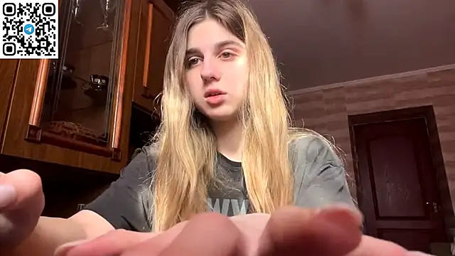 Snapshot of LovelySilk_63 chatting on March 2, 8:54 am LovelySilk 63 online show from March 2, 8:54 am