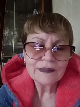 SophieBurns online show from April 13, 1:12 pm