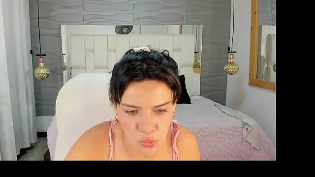 Thaliaa Lopez online show from March 28, 9:31 am