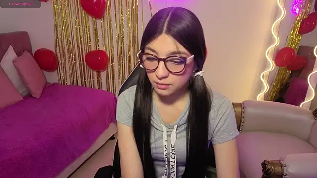 MAHYRA TAY online show from February 19, 7:24 pm