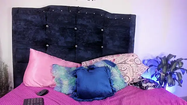 sexy diablaa online show from March 2, 5:08 am