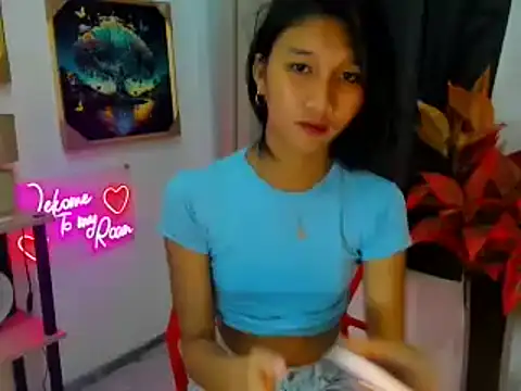 littlemikay online show from February 18, 6:34 am