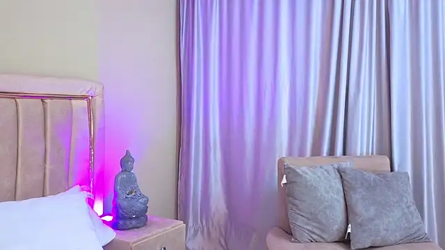 Mia Naive online show from April 17, 11:56 am