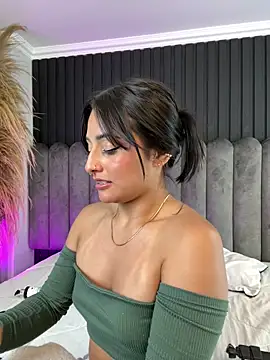 Nanda vixen  online show from April 5, 1:15 am