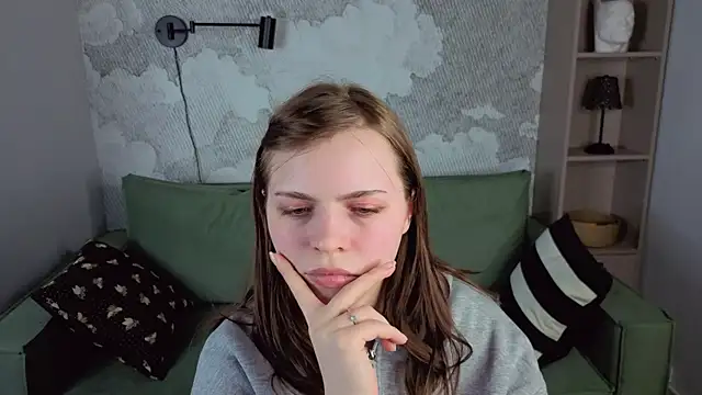 LesleySky online show from February 22, 6:09 pm