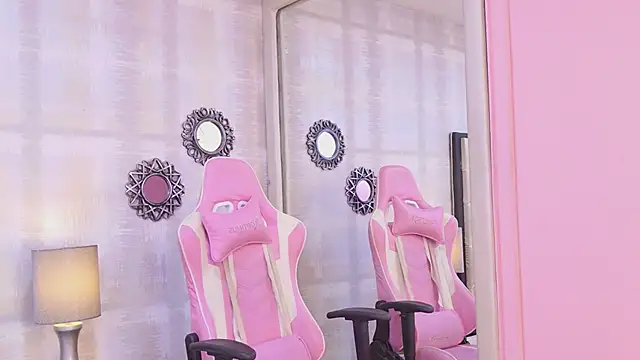 LaurenHazell online show from February 20, 4:11 am