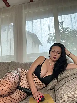 MiriamDelyn online show from July 22, 9:10 am