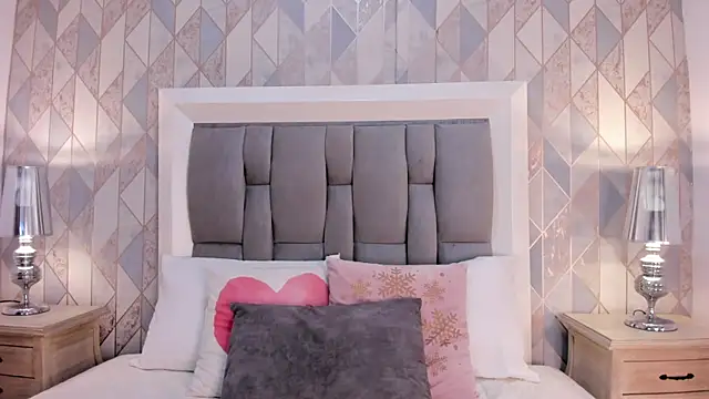 zharia lux 25 online show from April 6, 11:33 am