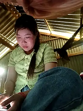 Yiyoongg online show from March 26, 9:33 am