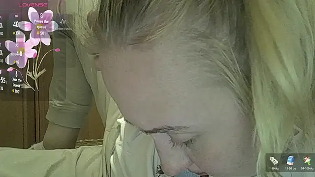 CurvyWild Lady30 online show from April 10, 6:47 pm