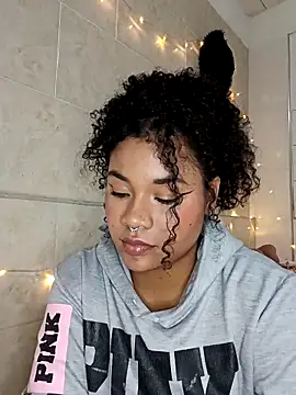 BrianaSweetxxx online show from April 12, 7:55 am