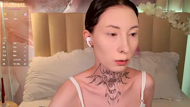 roxy morrison x online show from April 19, 1:22 pm