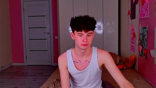 moon Gloww online show from March 22, 3:18 pm