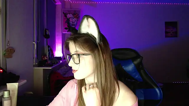 LunaXcherry online show from April 7, 7:16 pm