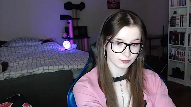 LunaXcherry online show from March 30, 6:18 pm