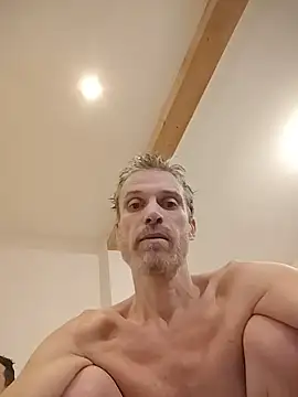 Mickredge online show from April 3, 10:30 pm