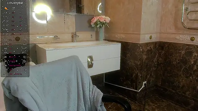 EmilyTrase online show from April 1, 1:17 am