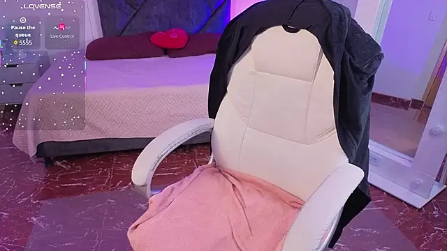 Emilia Stone1777 online show from March 23, 4:07 am