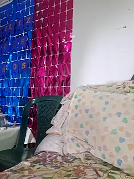 Alexamontiel  online show from March 25, 1:11 am