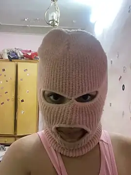 faettaa online show from February 25, 7:34 pm