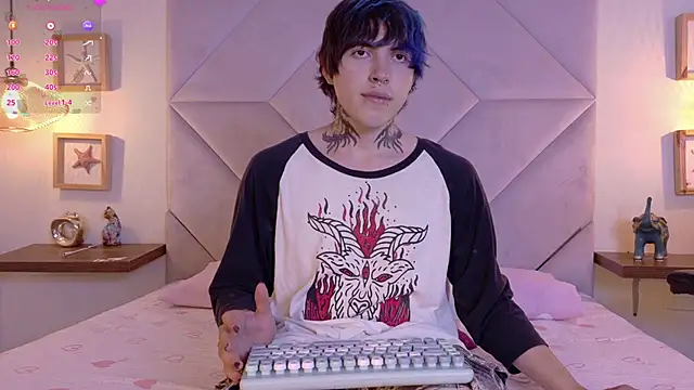 Sateh and Hikary online show from April 13, 8:31 pm