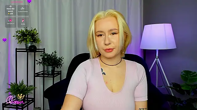 Emily  Bliss online show from February 21, 8:42 pm