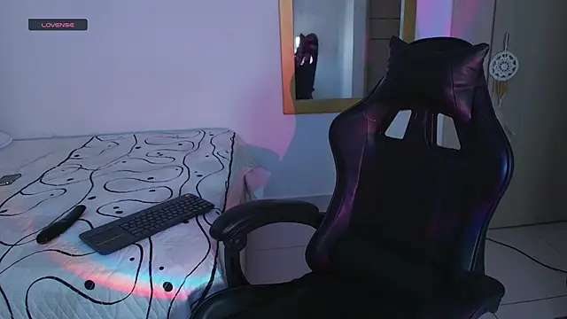 tana luux online show from March 10, 8:24 pm