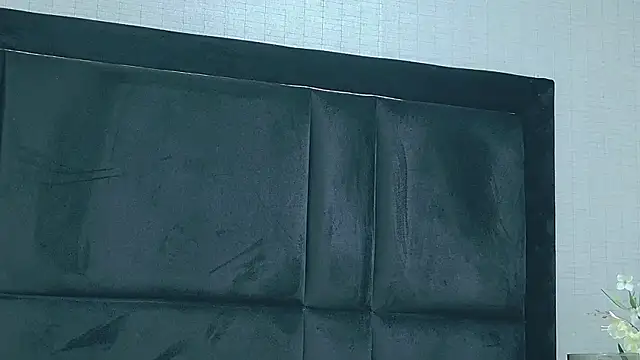 HollyOlson online show from April 1, 7:44 pm