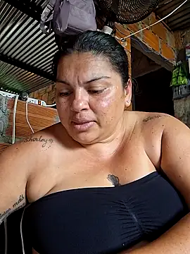 Juli Powl online show from April 18, 7:07 pm