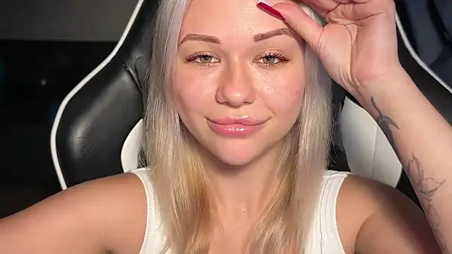 Leylia Lily online show from April 18, 7:07 pm