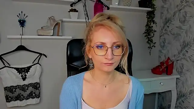 CinderellaMoon online show from March 20, 7:13 am