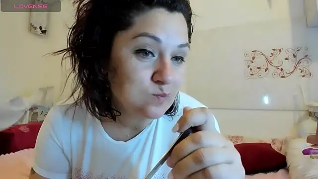 EVELYNA88 online show from July 14, 8:19 am
