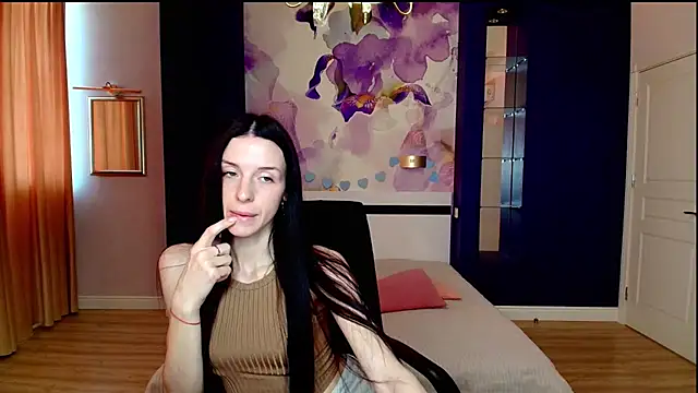 NoirDiva online show from April 17, 6:04 am