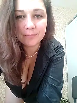 Susan8421 online show from March 19, 9:24 am