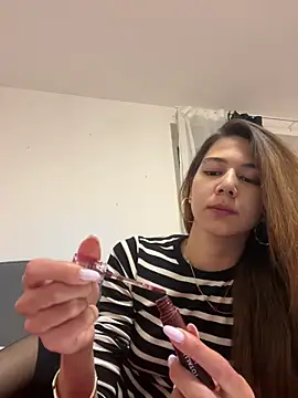 KiraVixenSweet online show from February 14, 12:56 am