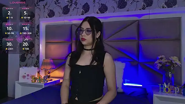 LilyClarck online show from April 6, 8:10 pm