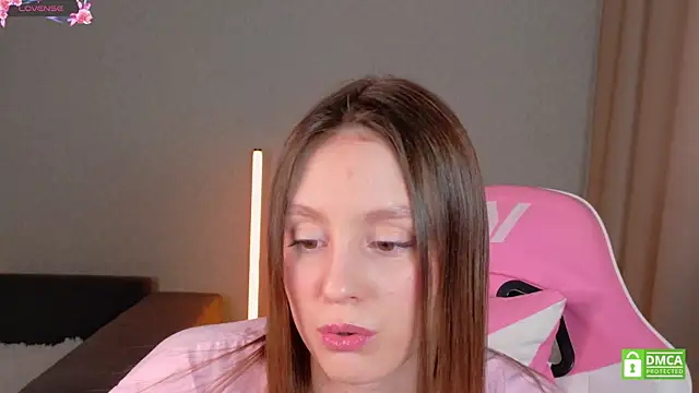 KateNickson online show from April 18, 5:21 am