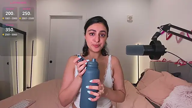 iammaeve online show from April 14, 1:11 pm