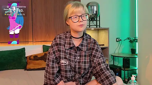 MoliQin online show from July 30, 8:26 am